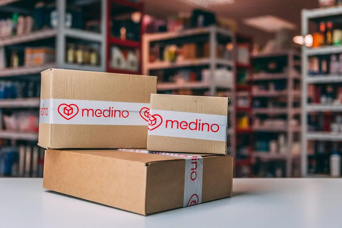 Laptop cu un site de farmacie online, pentru căutarea și comandarea medicamentelor