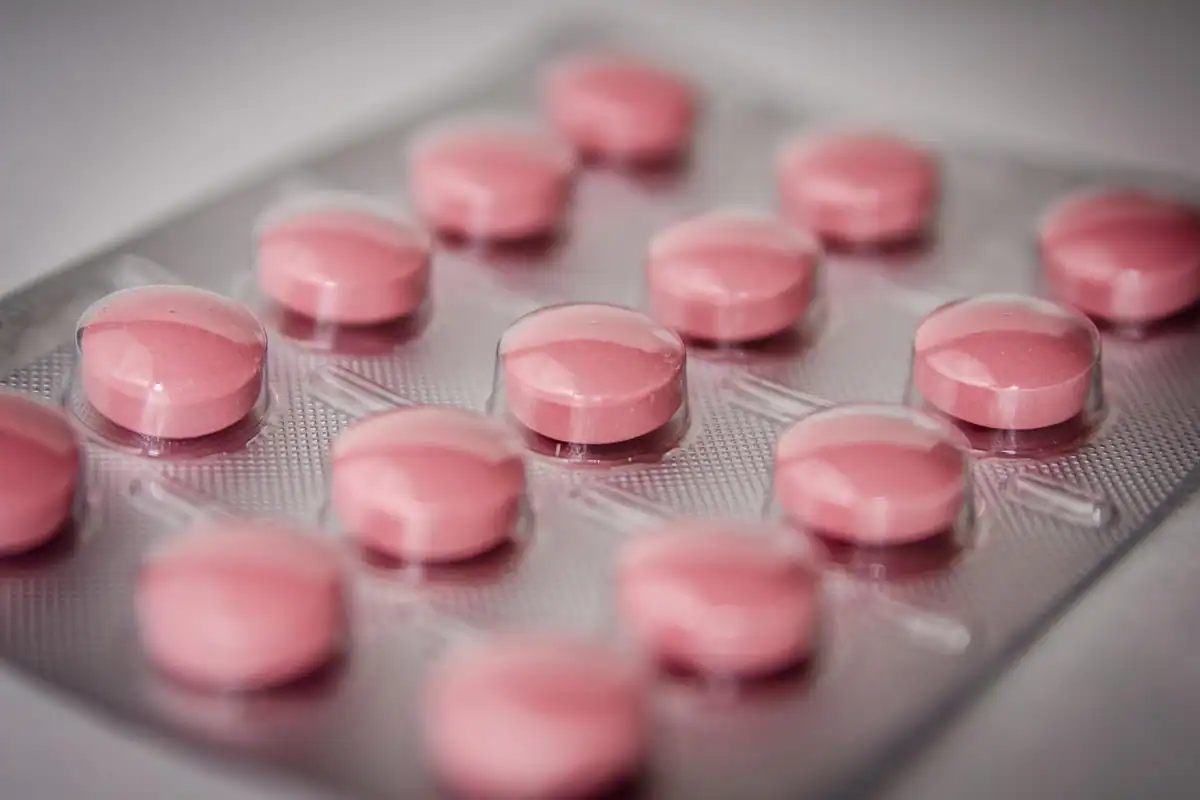 Medicamente sub formă de tablete în blister, de tipul celor eliberate cu rețetă